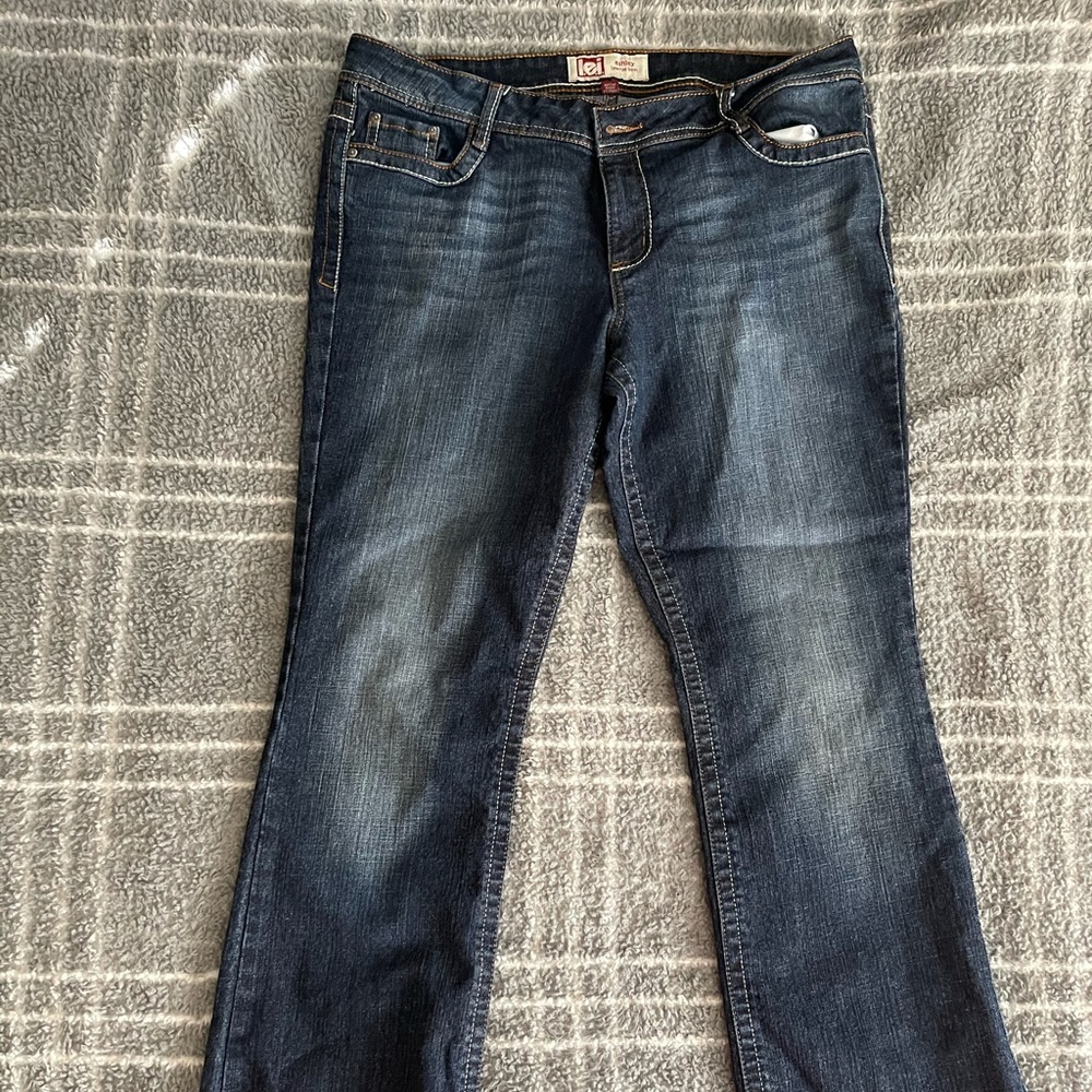 LEI LOW-RISE BOOT JEANS 17 Juniors